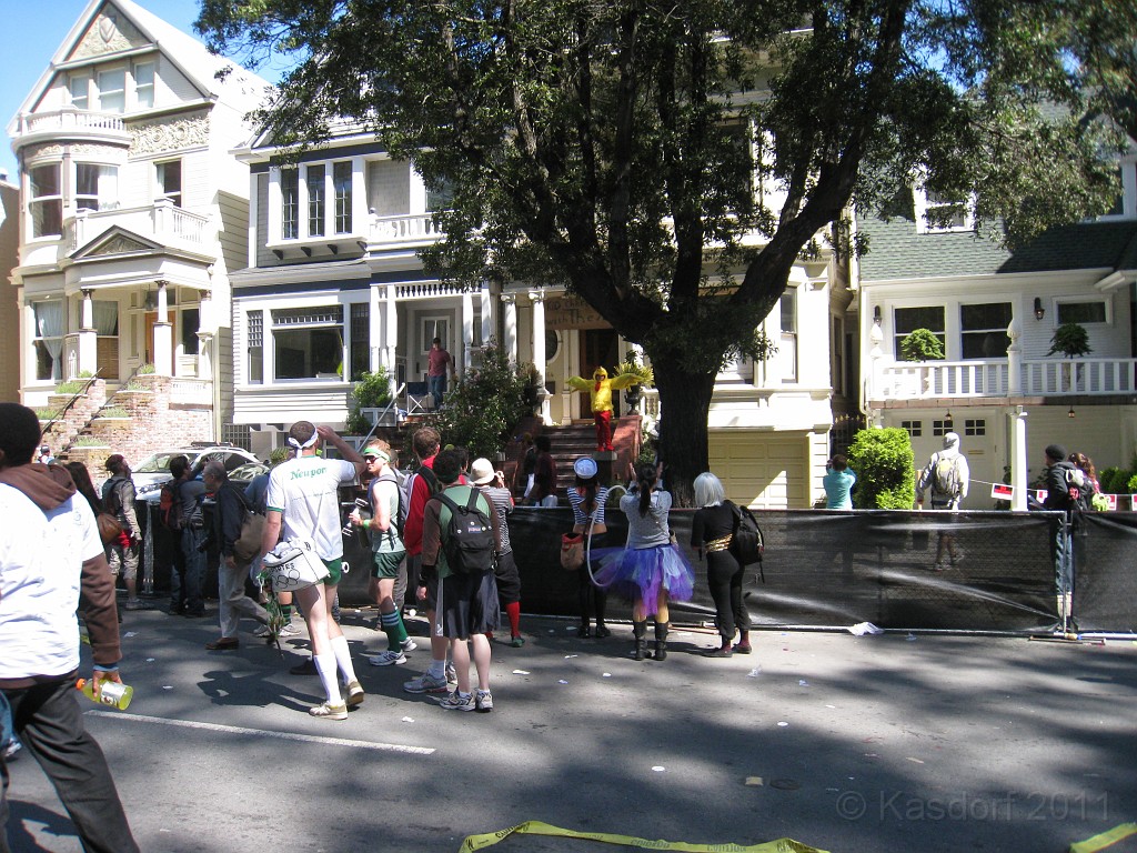 2011 Bay to Breakers Sunday 0770.JPG - I was able to participate in the 2011, 100th anniversary of the San Francisco Bay to Breakers 12K race. A great weekend for sight seeing and racing.